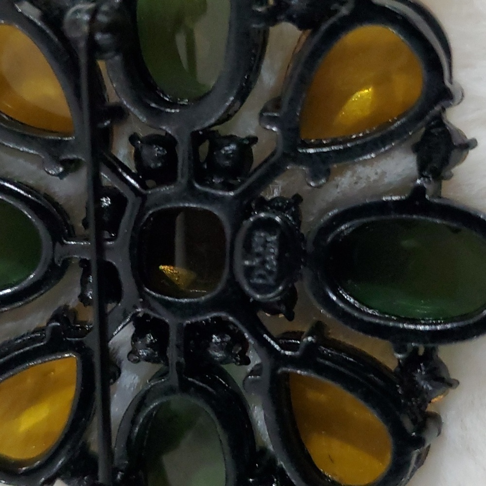 JOAN RIVERS FACETED FLOWER BROOCH GREEN BLACK YELLOW CLASSIC COLLECTION - Picture 4 of 5